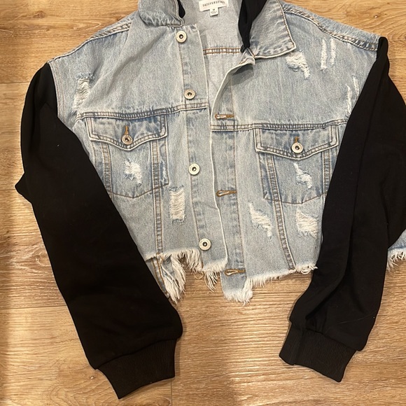 Dance and Marvel  medium cropped jean jacket - Picture 3 of 7